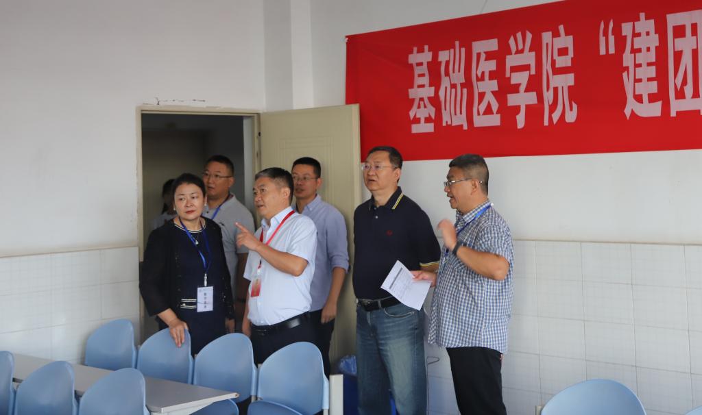 副校长王兵检查教学准备情况