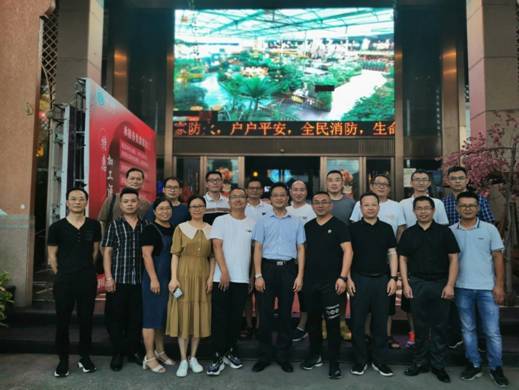 与温州校友会部分校友合影留念