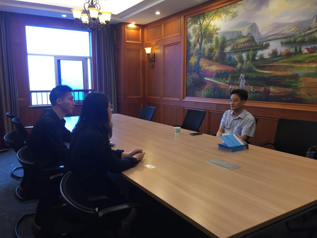 与重庆大学经济与工商管理学院相关人员交流