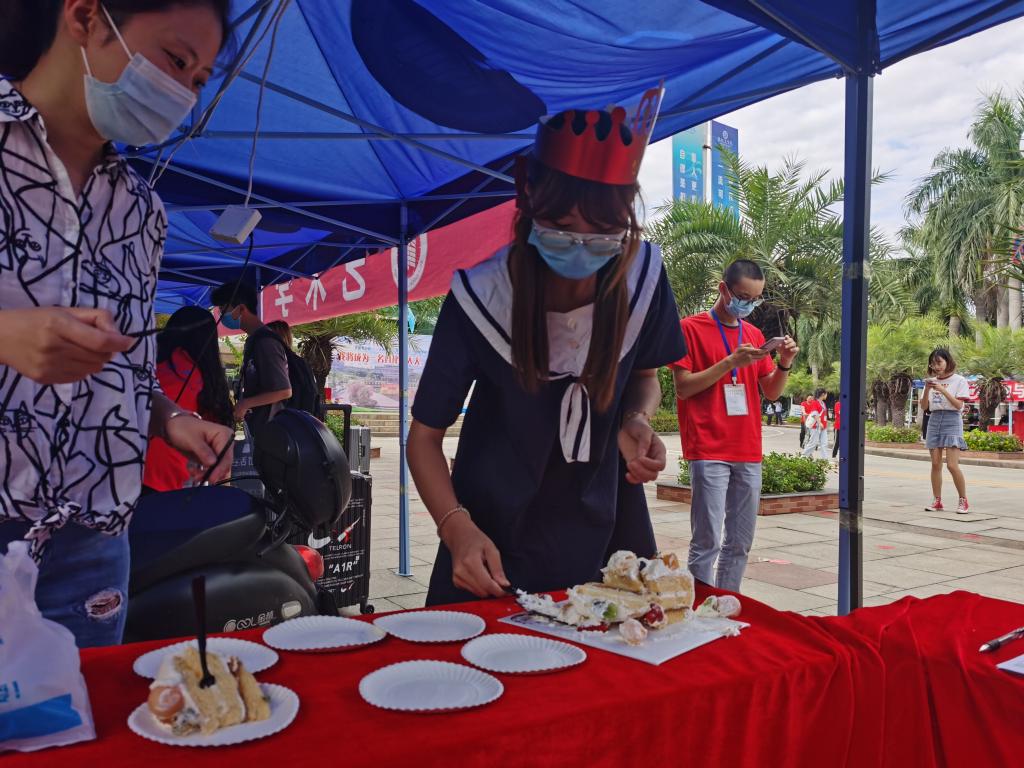 经管学院给学生过生日