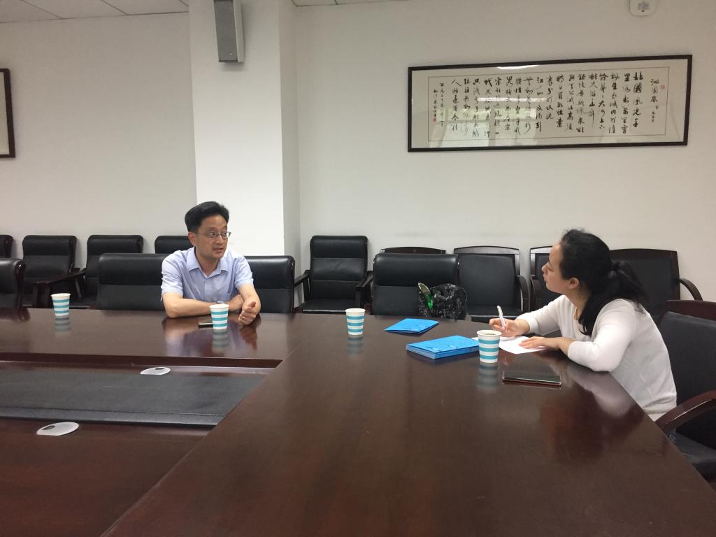 在西南大学外国语学院与相关人员交流