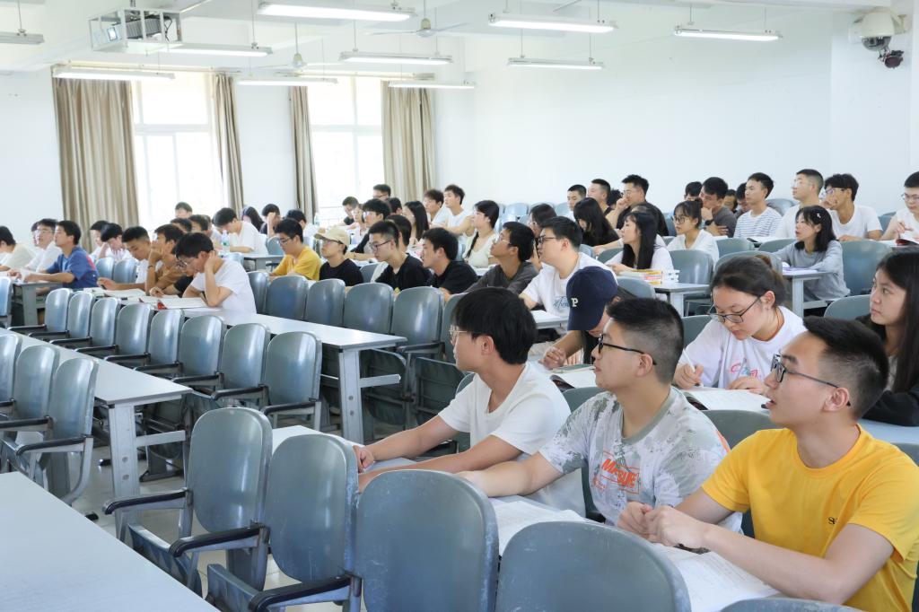 好好学习 专心听讲