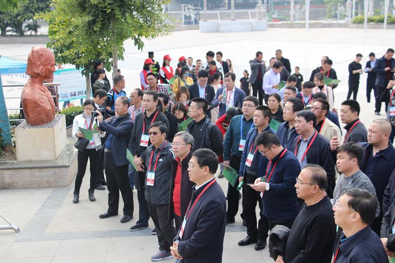 论坛嘉宾参观我校康养学院