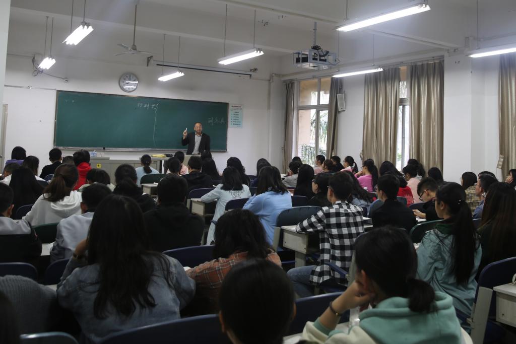 课堂教学秩序井然