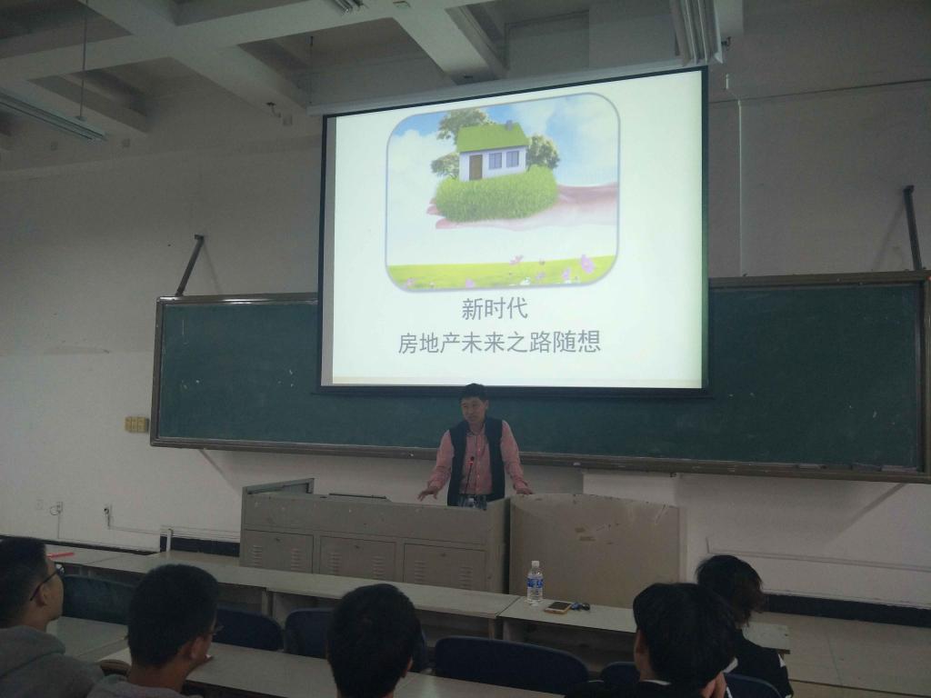 栾伟鹏与学生们分享经验