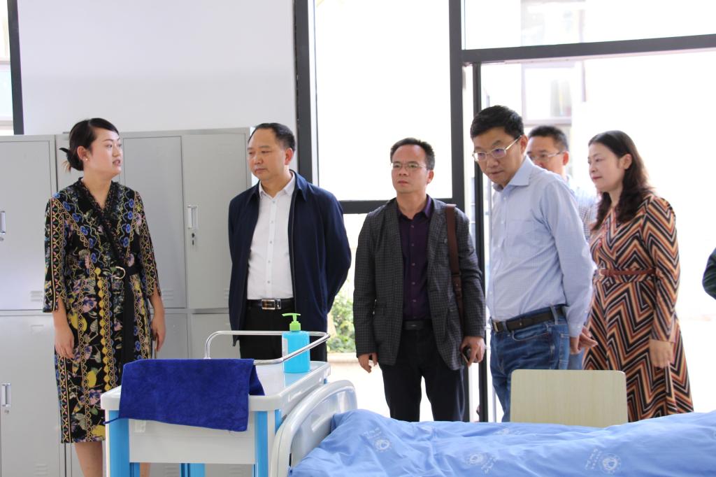 参观康养学院实训中心